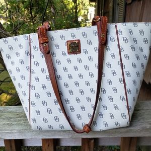 Dooney & Bourke White And Tan Logo Tote